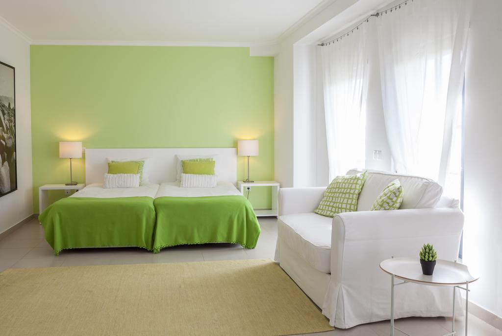Hotel Alcatruz Aljezur Rum bild